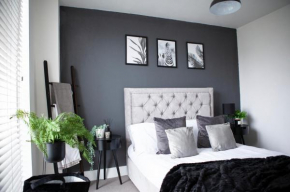 Modern city centre apartment roof garden